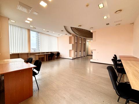 комерційна за адресою Королеви Єлизавети ІІ вул. (Глинки), 7