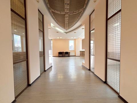 комерційна за адресою Королеви Єлизавети ІІ вул. (Глинки), 7