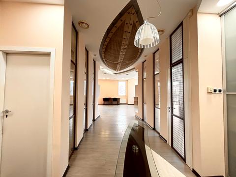 комерційна за адресою Королеви Єлизавети ІІ вул. (Глинки), 7