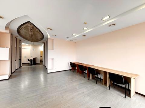 комерційна за адресою Королеви Єлизавети ІІ вул. (Глинки), 7