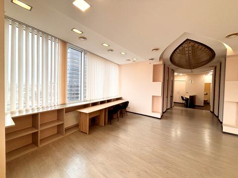 комерційна за адресою Королеви Єлизавети ІІ вул. (Глинки), 7