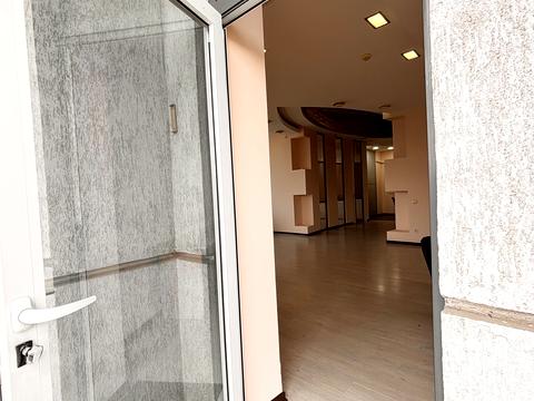 комерційна за адресою Королеви Єлизавети ІІ вул. (Глинки), 7