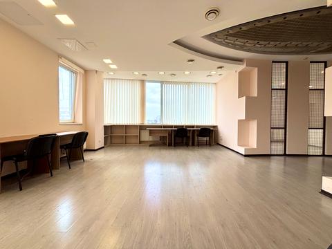 комерційна за адресою Королеви Єлизавети ІІ вул. (Глинки), 7