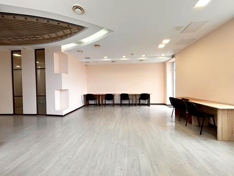 комерційна за адресою Королеви Єлизавети ІІ вул. (Глинки), 7