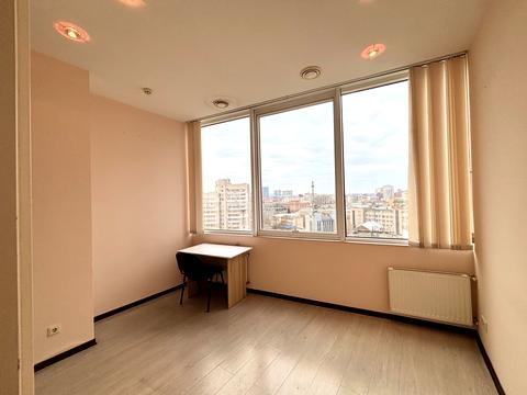 комерційна за адресою Королеви Єлизавети ІІ вул. (Глинки), 7