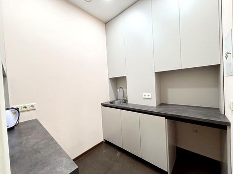 комерційна за адресою Королеви Єлизавети ІІ вул. (Глинки), 7