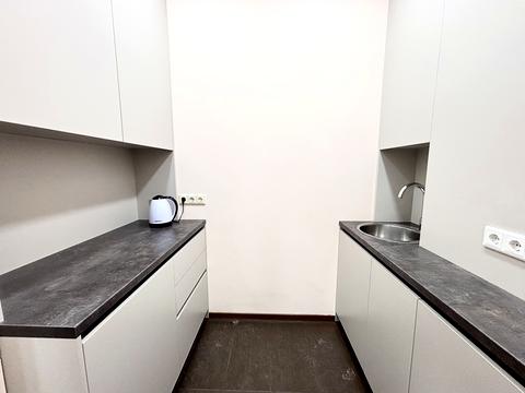 комерційна за адресою Королеви Єлизавети ІІ вул. (Глинки), 7