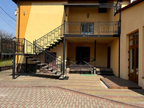 комерційна за адресою Сонячна, 1