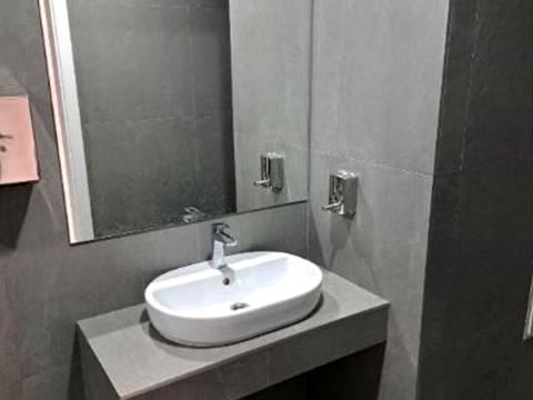 комерційна за адресою Іллінська вул., 8