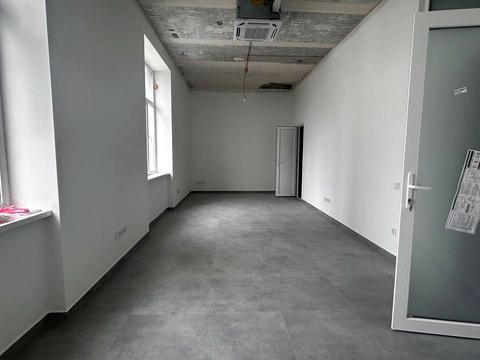 комерційна за адресою Володимира Антоновича вул. (), 102в