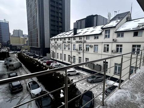 комерційна за адресою Володимира Антоновича вул. (), 102в