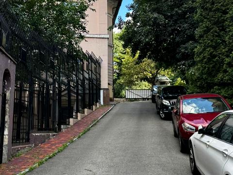 участок по адресу Крутой спуск