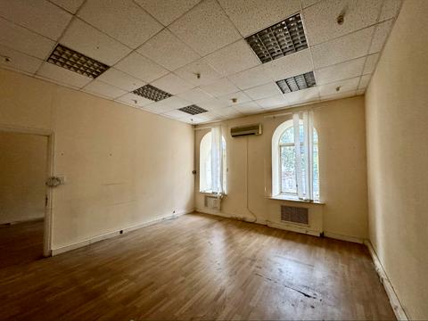 комерційна за адресою Прорізна вул., 11