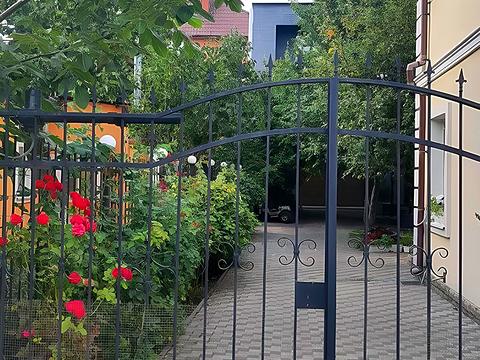 будинок за адресою Миронівська вул., 24