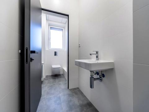 комерційна за адресою Верхній Вал вул., 72