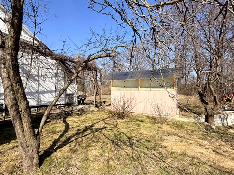 участок по адресу Наережна