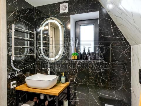 комерційна за адресою Покровська вул., 79