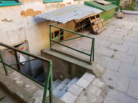 комерційна за адресою Базарна вул., 12