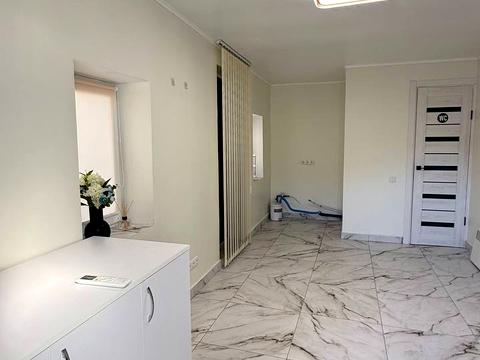 комерційна за адресою Яворницького вул., 40