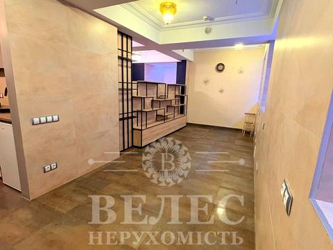 комерційна за адресою Володимира Винниченка вул. (Юрія Коцюбинського), 7