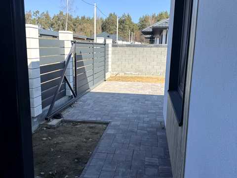 будинок за адресою Успішна