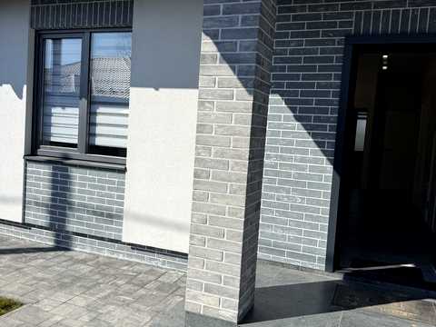 будинок за адресою Успішна