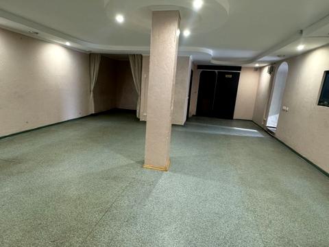 комерційна за адресою Кулика і Гудачека вул. (Макарова), 10