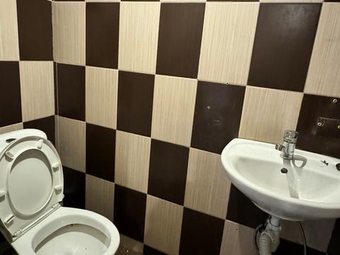 комерційна за адресою Кулика і Гудачека вул. (Макарова), 10