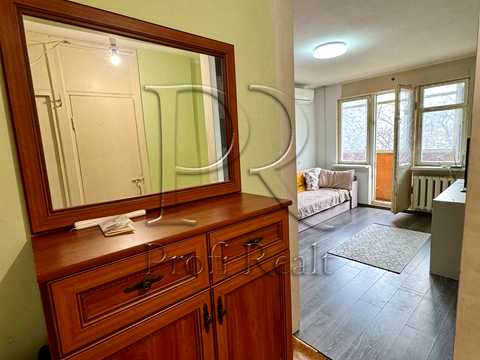 квартира за адресою Петра Курінного вул. (Комісара Рикова), 1
