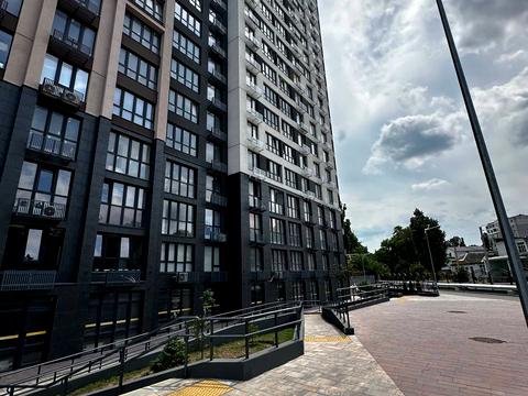 комерційна за адресою Івана Франка вул., 40 к1