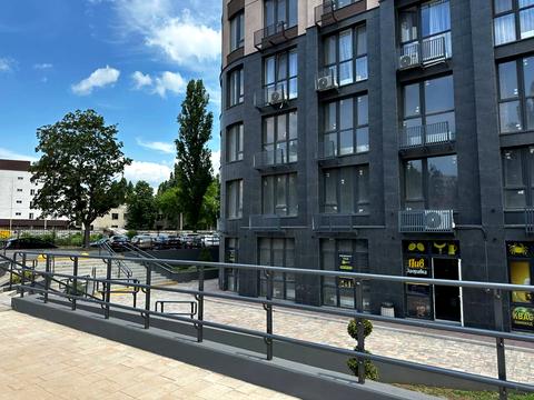 комерційна за адресою Івана Франка вул., 40 к1