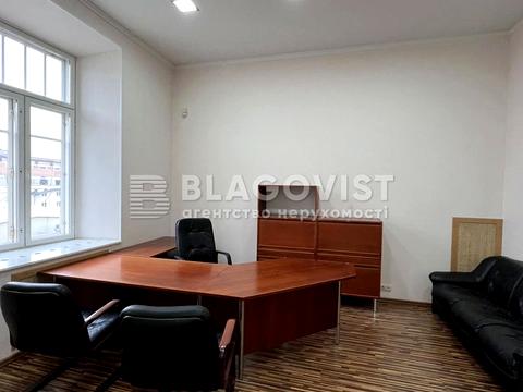комерційна за адресою Костельна вул., 8