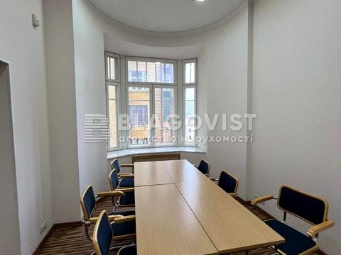 комерційна за адресою Костельна вул., 8