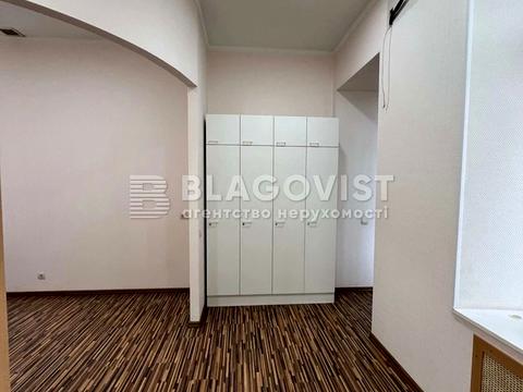 комерційна за адресою Костельна вул., 8