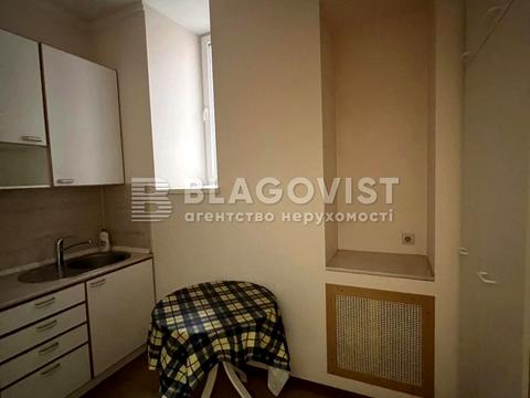 комерційна за адресою Костельна вул., 8
