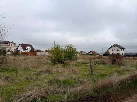 участок по адресу Радісна, 1