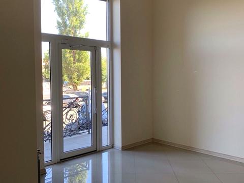 комерційна за адресою Небесної Сотні просп. (Маршала Жукова), 2