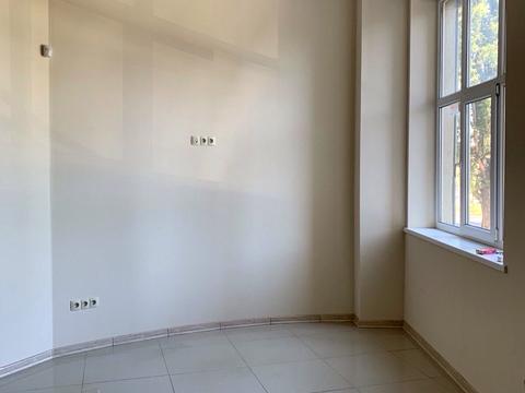 комерційна за адресою Небесної Сотні просп. (Маршала Жукова), 2