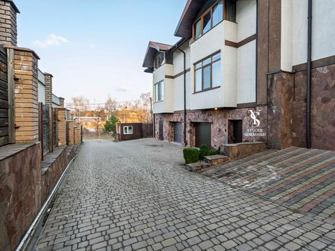 будинок за адресою Погребного вул.