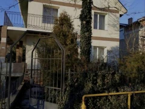 будинок за адресою Горіхова вул.