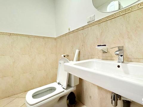 комерційна за адресою Лейпцизька вул., 15