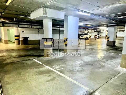 паркомісце за адресою Андрія Верхогляда вул. (Михайла Драгомирова), 3