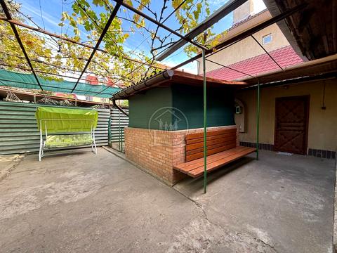 будинок за адресою Центральна вул., 1