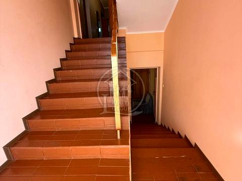 будинок за адресою Центральна вул., 1