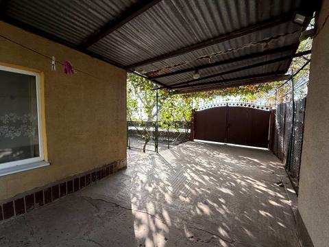 будинок за адресою Центральна вул., 1