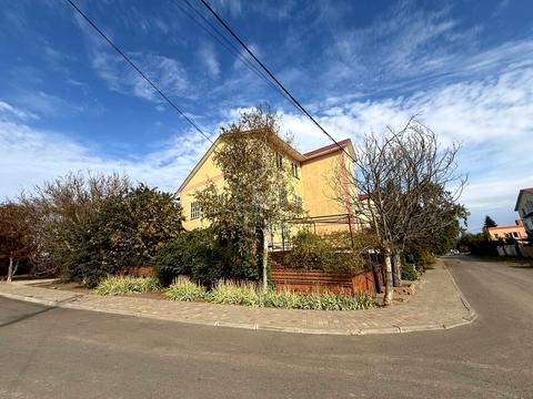 будинок за адресою Центральна вул., 1