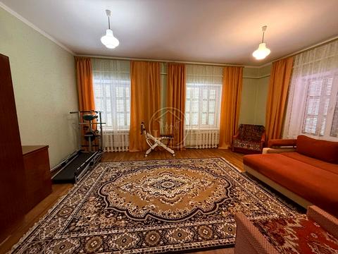 будинок за адресою Центральна вул., 1