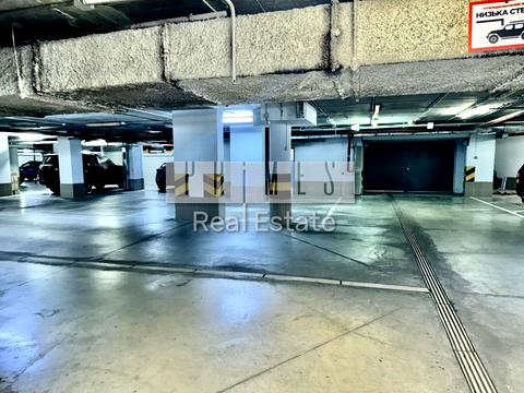 паркомісце за адресою Андрія Верхогляда вул. (Михайла Драгомирова), 3