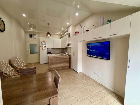 квартира за адресою Академіка Лебедєва вул., 1