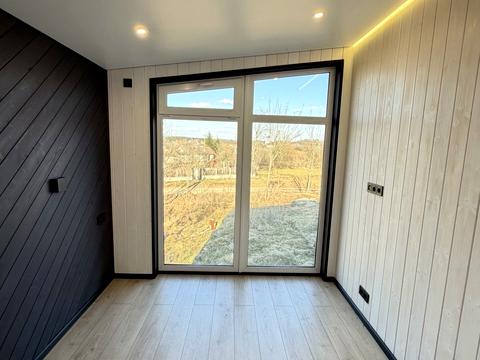 комерційна за адресою Козацька вул. (1 Травня), 1